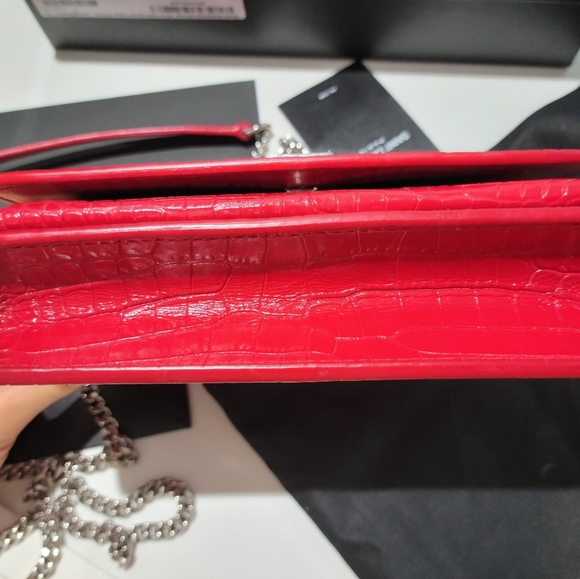 YSL SUNSET BAG CROCODILE EMBOSSED SHINY LEATHER- RED (NEW W/TAGS PACKAGING). - Picture 9 of 16